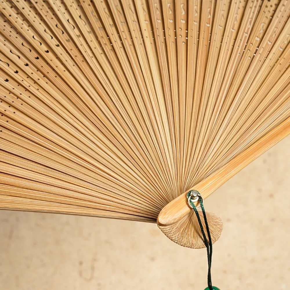 Éventail pliant portable en bambou sculpté avec pompon, éventail chinois vintage pour la danse, pour femmes
