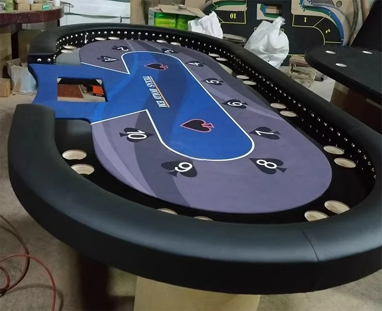 Nuovo tavolo Texas Hold'em Tovaglia blu-grigia Bracciolo marrone Pelle nera Runway Factory Spot