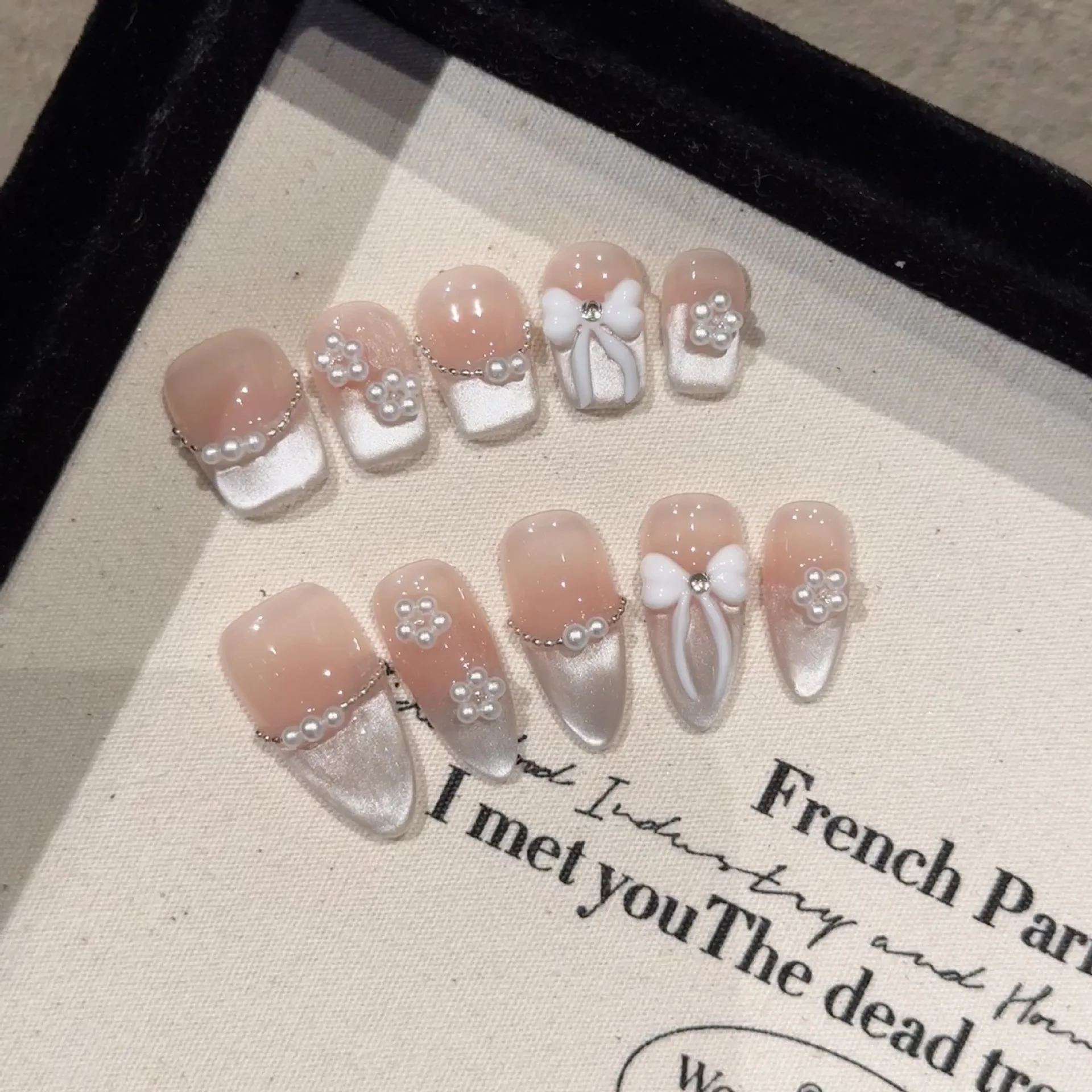 

Handmade Press on Nails Sweet Bowknot Pearl Decor French Fake Nails for Women Girl Wearable Shiny Cat Eye Bride False Nail Tips