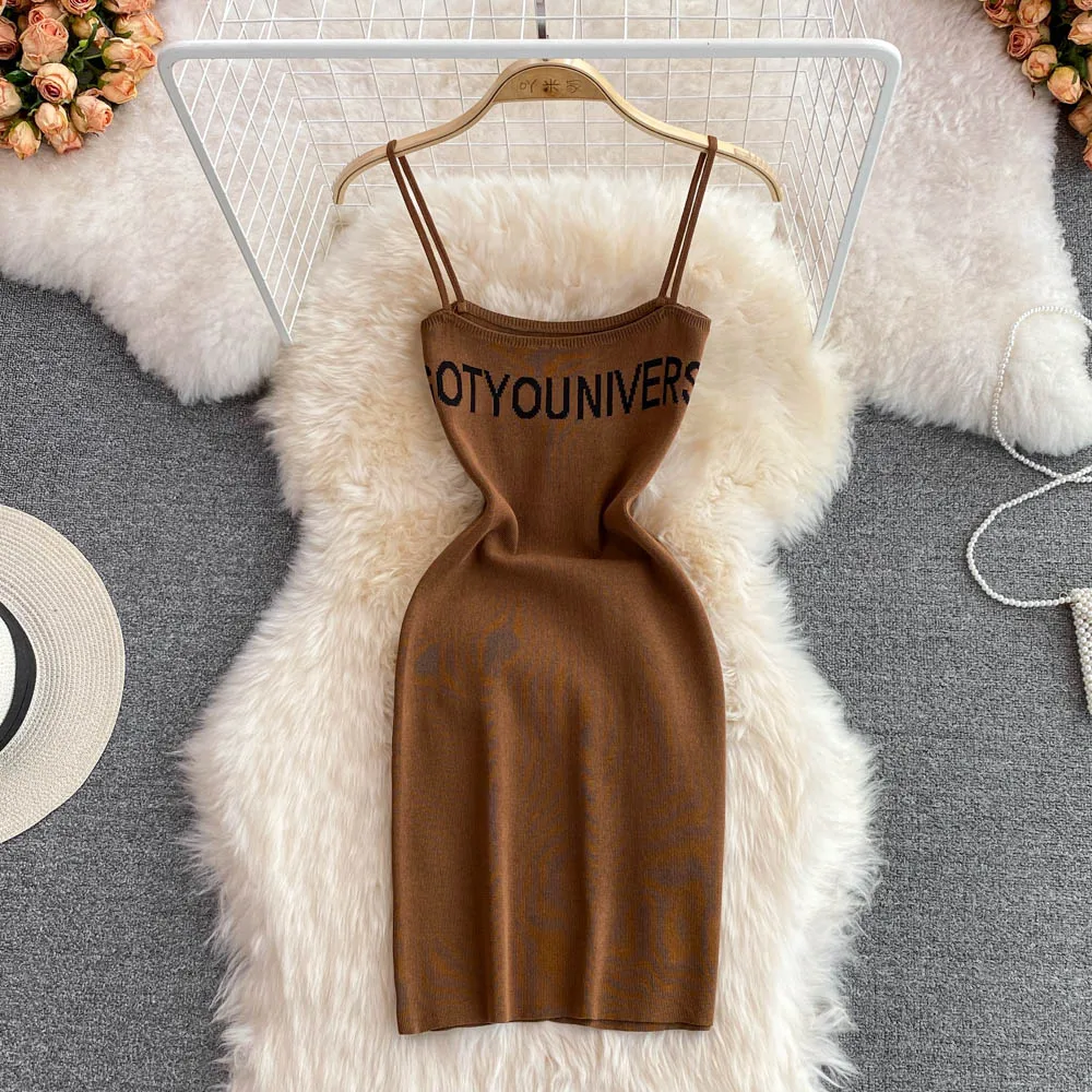 Vestido de verão com estampa de letras de malha, camada base fena, estilo coreano, elástico, moda curta, vestido sem costas