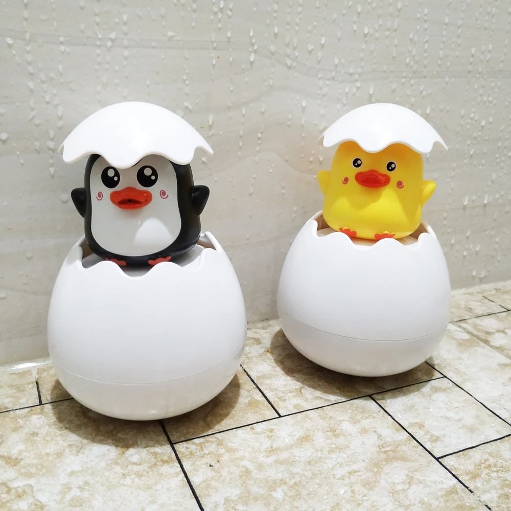 1 buah mainan semprot air anak bebek Penguin lucu Sprinkler kamar mandi Sprinkling Shower mainan air renang untuk hadiah anak-anak mainan mandi Anak