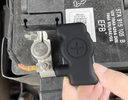 1Pc バッテリー正/負端子トレイ保護カバートリムカーアクセサリー