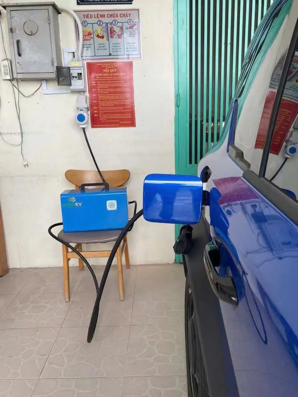 TARY CCS2 VinFas 3.5KW 7KW Portable DC Fast Charger Station EV Charger for VinFas E-car Fast Charging Solution