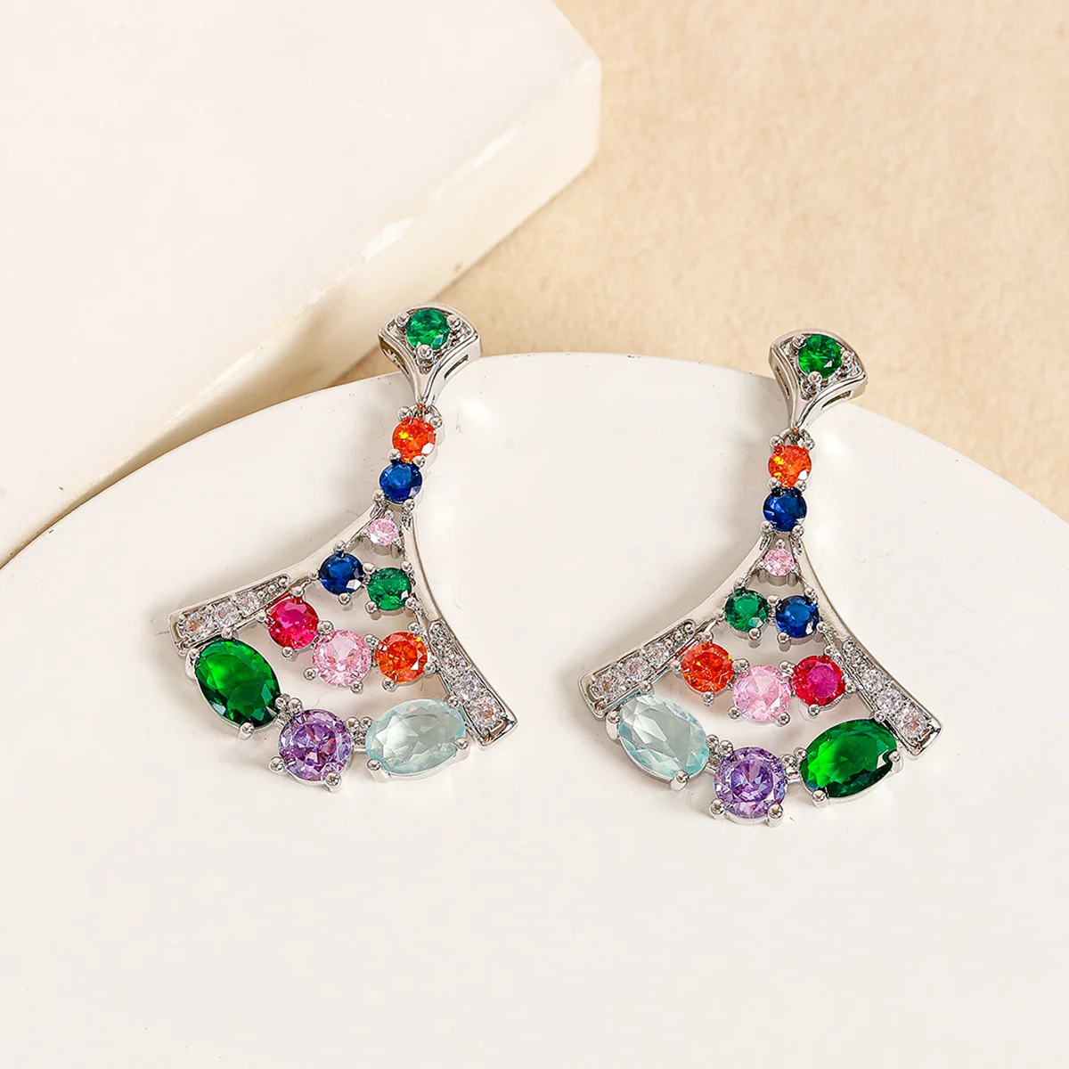 Colorful zirconia fan-shaped vintage-style earrings - unique, fashionable, and a little bit niche, small-sized trendy earrings.
