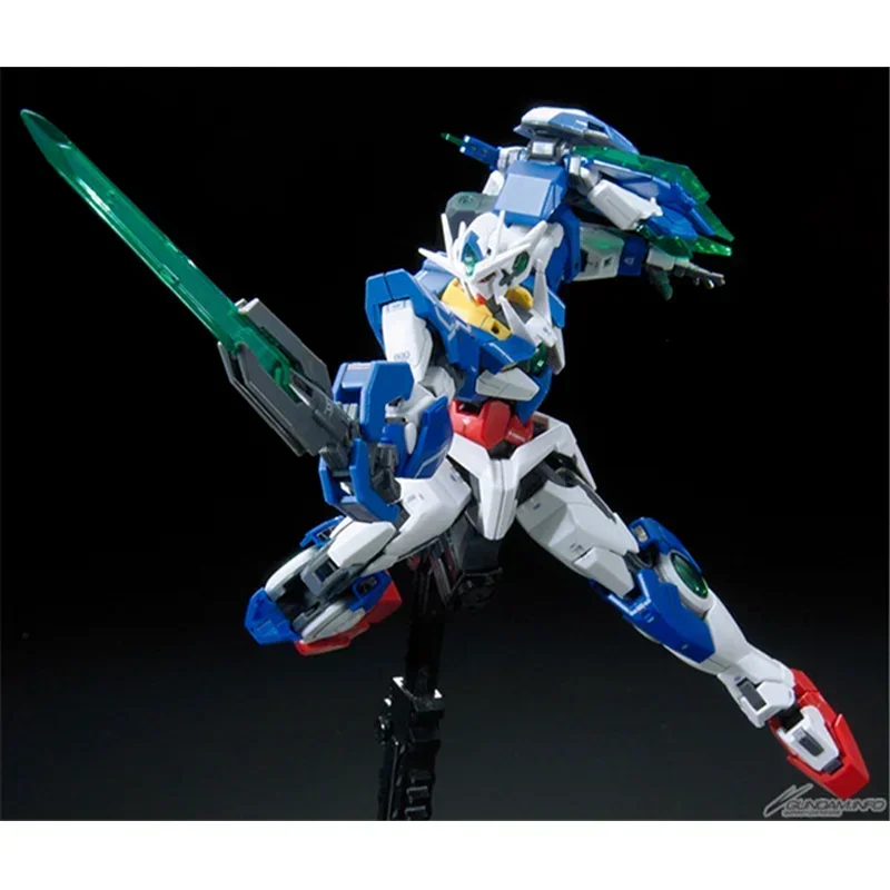 Original bandai anime gundam rg 1/144 00qan [t] montagem anime figura de ação modelo brinquedos coleção ornamentos crianças presentes em stoc