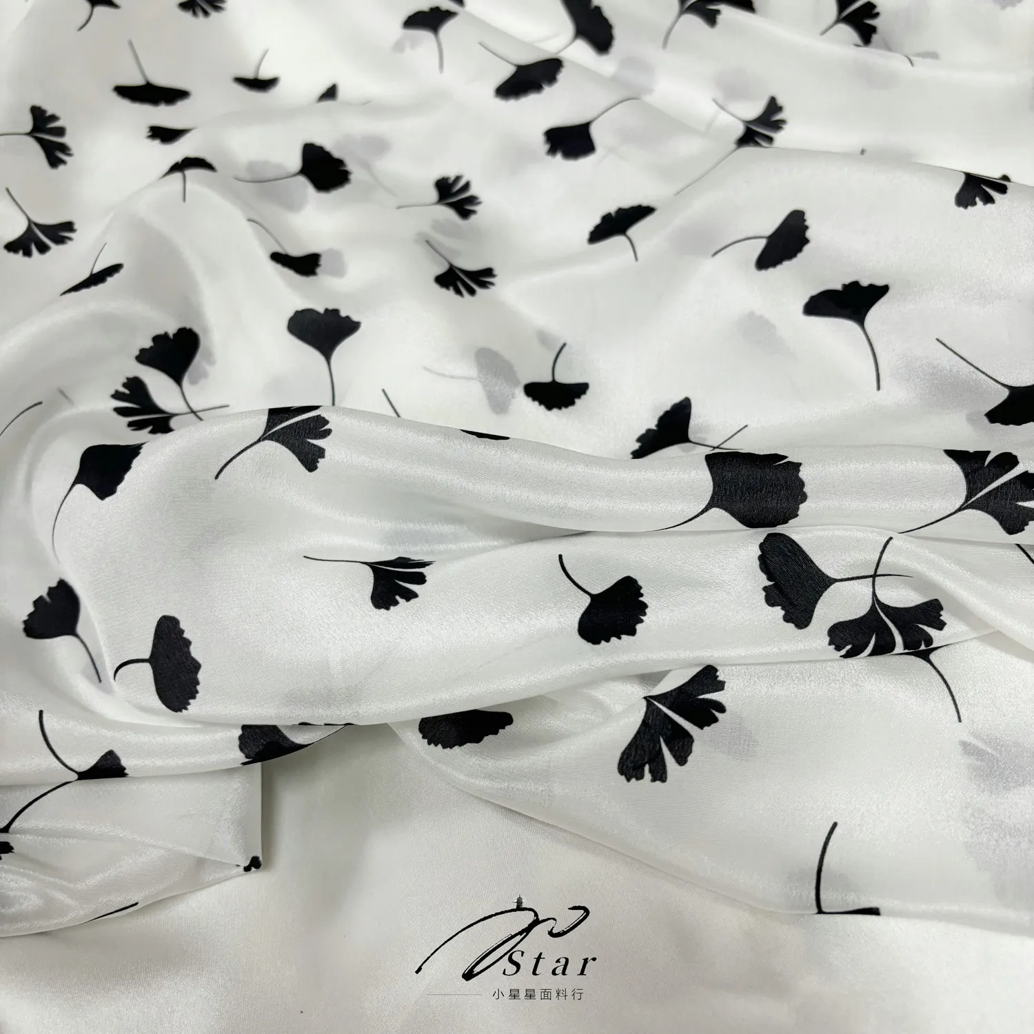White Ginkgo Leaves Printed Silk Crepe De Chine Fabric Shirt Dress Matte Silkworm Silk Satin Fabric Spring and Summer