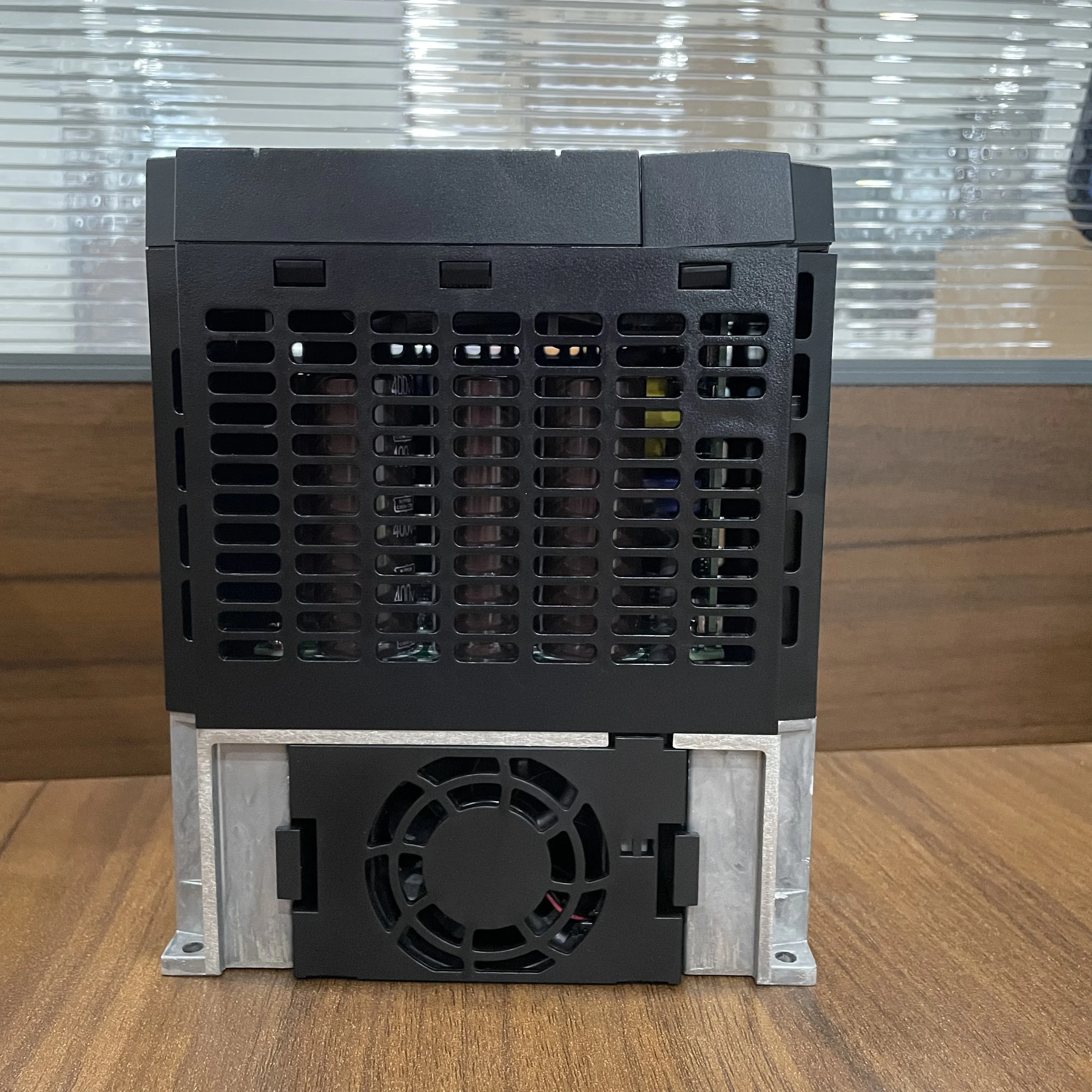 Three-Phase AC380-480V Variable Frequency Converter 3G3MX2-A4040-V2 Current Vector Control Built-in RS-485 Modbus 3 Phase Power