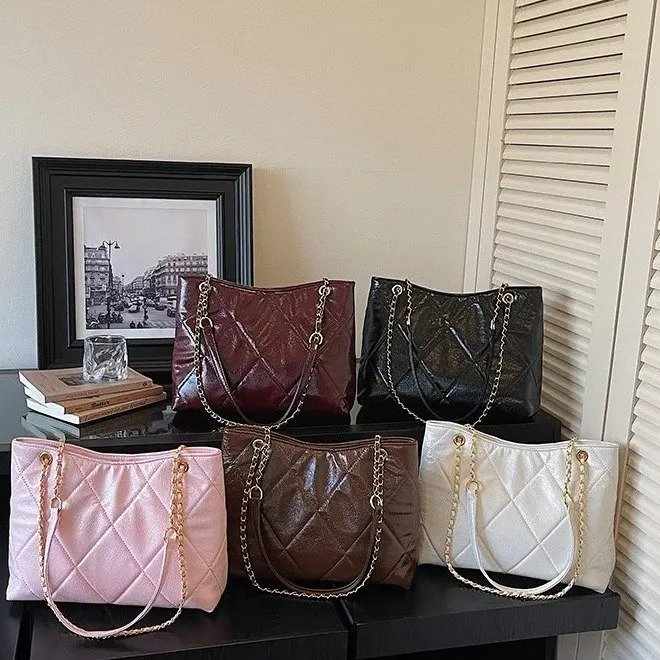 

2026 High-end Women's Diamond Shoulder Bag, Fashion Tote Bag Design, Niche Versatile Commute Crossbody Bag