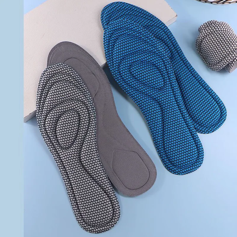 พื้นรองเท้าดูดซับแรงกระแทกแบบปรับแต่งได้ 3 คู่พร้อมคุณสมบัติดูดซับเหงื่อเหมาะสำหรับการวิ่ง