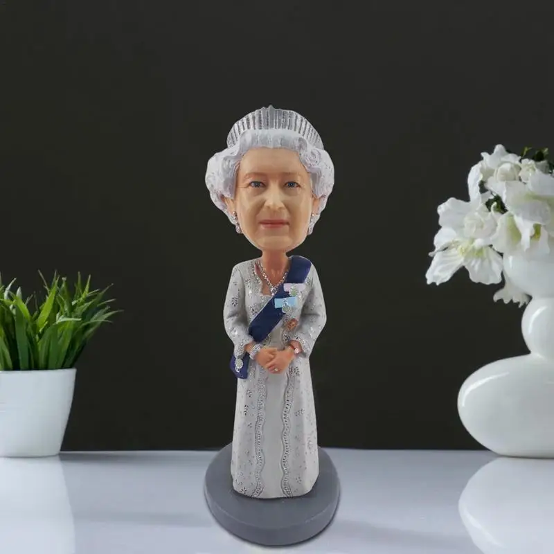 Queen Elizabeth II Car Ornament platine Jubilee 2022 70th Anniversary Resin figurine Doll Auto Interior Dashboard Statue