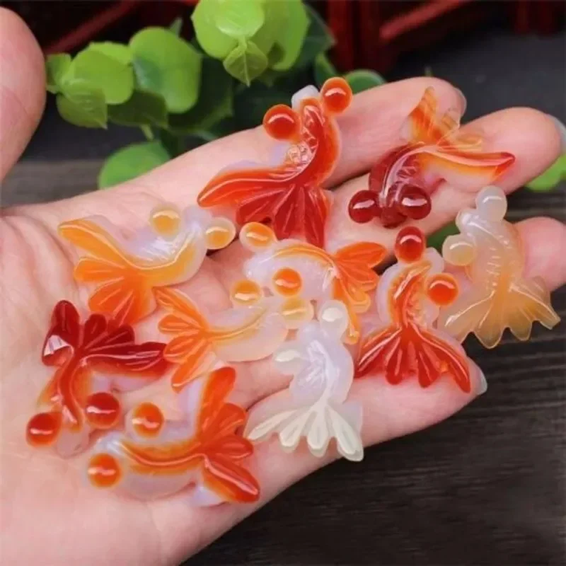 

5pc Natural Tricolor Agate Hand Engraving Goldfish Exorcise Evil Spirits Pendant Lucky Amulet Fashion Hand-Carved Woman Gifts