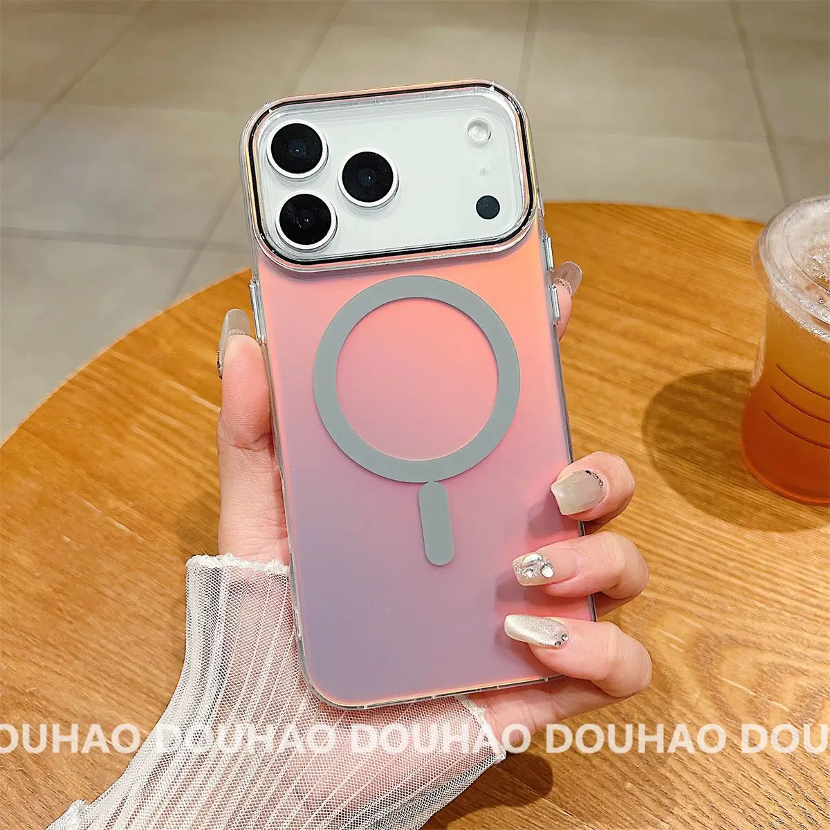 La custodia magnetica per cellulare con gradiente laser adatta di nuova moda è adatta per Iphone 17Promax 16Pro 15 14 13 Custodia smerigliata