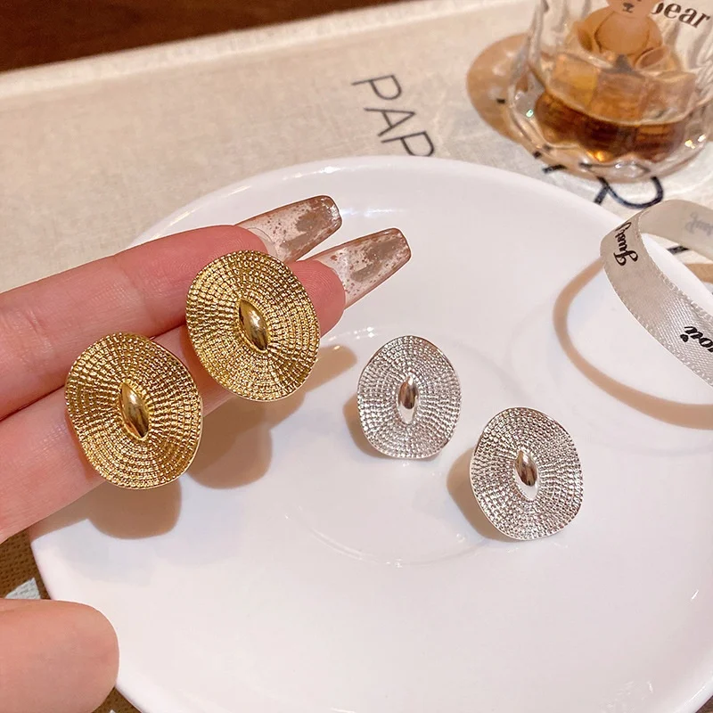 Vintage Metal Geometric Oval Stud Earrings for Women Trendy Silver Color Irregular Texture Earrings Party Jewelry Accessories