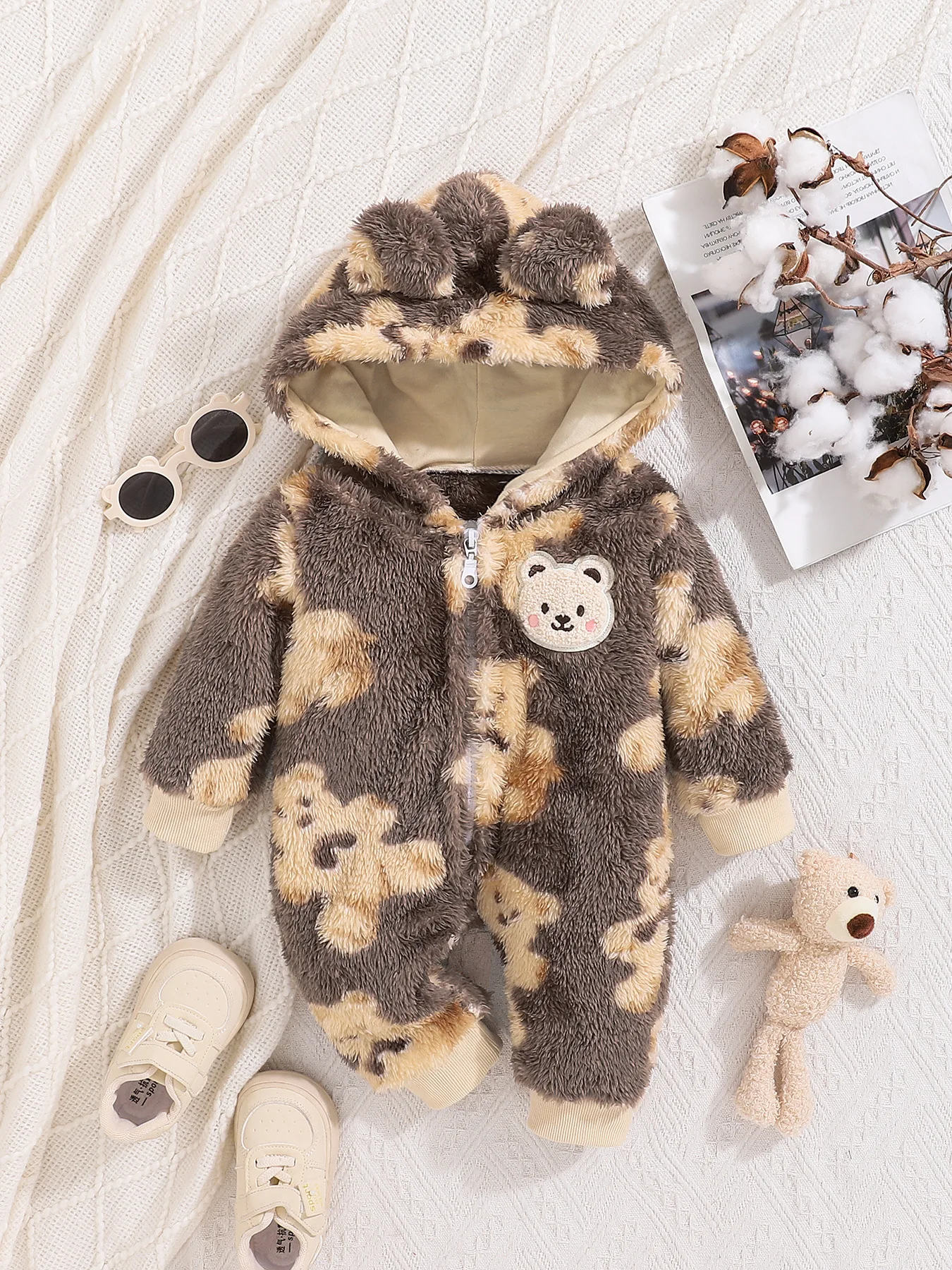 Infants and toddlers Autumn and winter baby bear long sleeve onesie, cute hooded clothes to wear crawling clothes