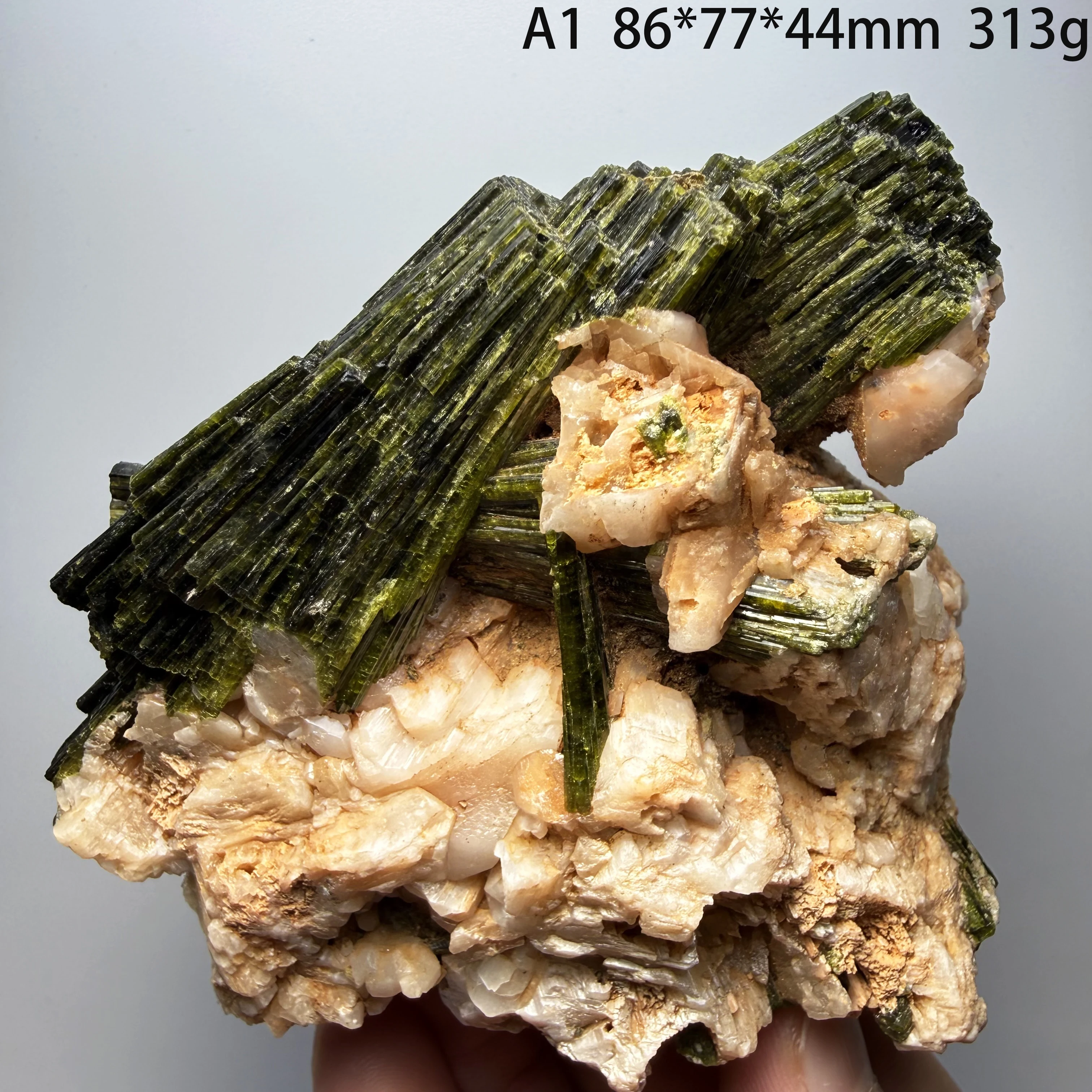 Natural Epidote With Quartz Raw Stone Mineral Specimen Energy Healing Crystal OrnamentA2-1-8