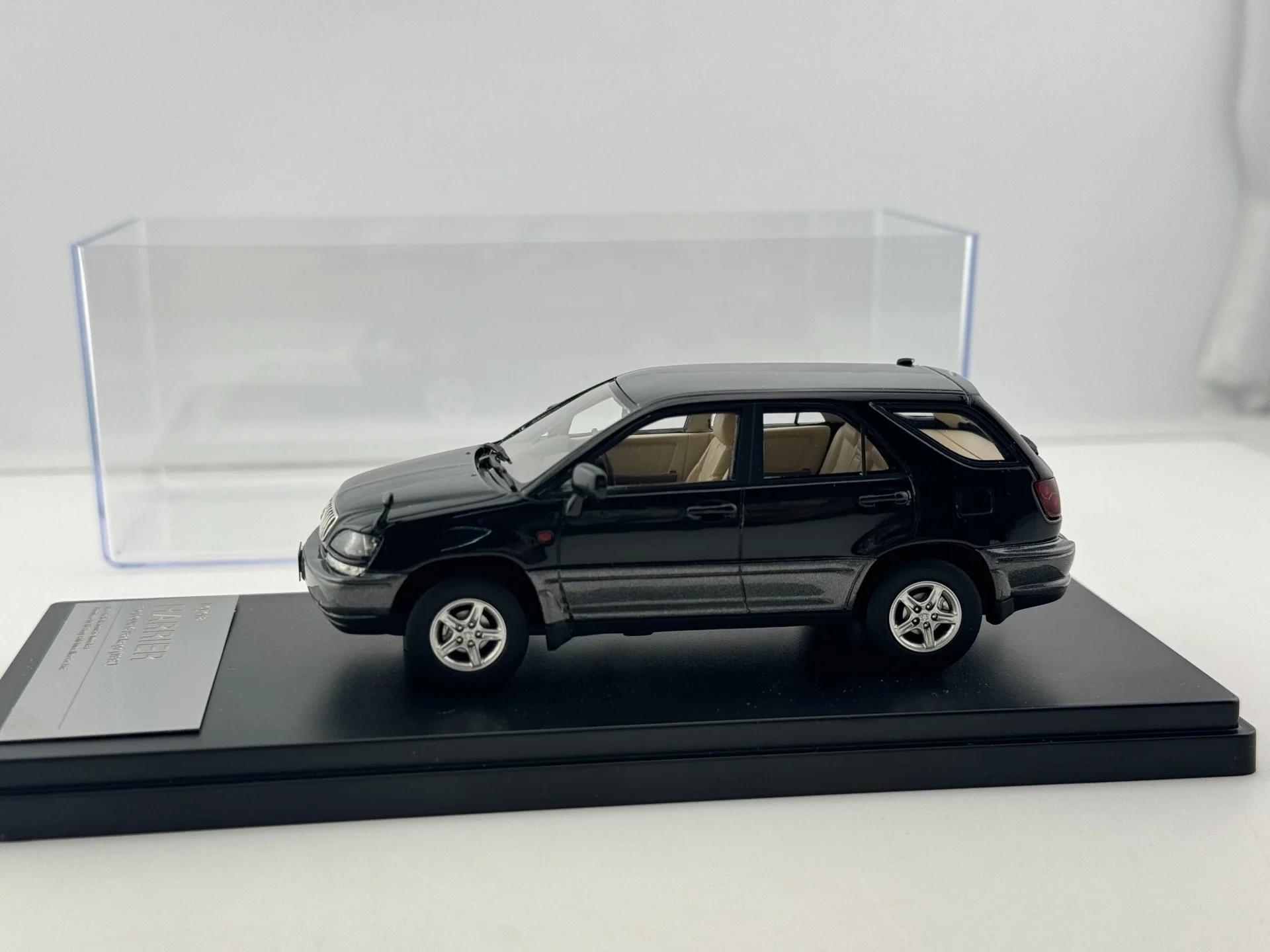 Gebreken ontbrekende antenne Hi Story 1/43 schaal Toyota Harrier harsautomodel