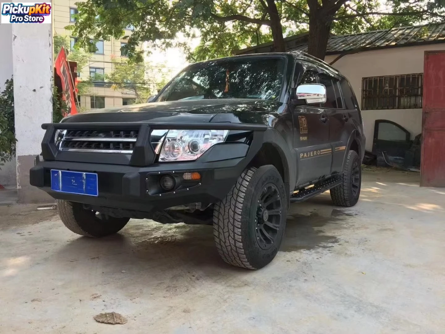 

Off-Road Heavy-Duty Steel Bull Bar Front Bumper for Pajero Montero V80 V90 V93 V97