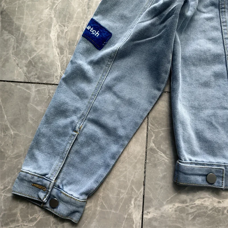 Frühling und Herbst Neue Herren-Jeansjacken mit Stickerei Y2K Trendige und Stilvolle Slim-Fit-Jeansjacke mit Abzeichen – Detail 7