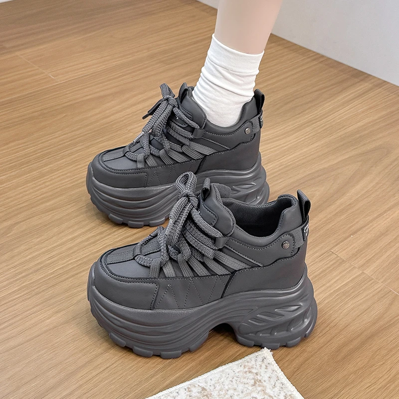 รองเท้าผ้าใบผู้หญิงแบบหนา 9 ซม - Wedge Heeled Sneaker บทวิจารณ์และราคา