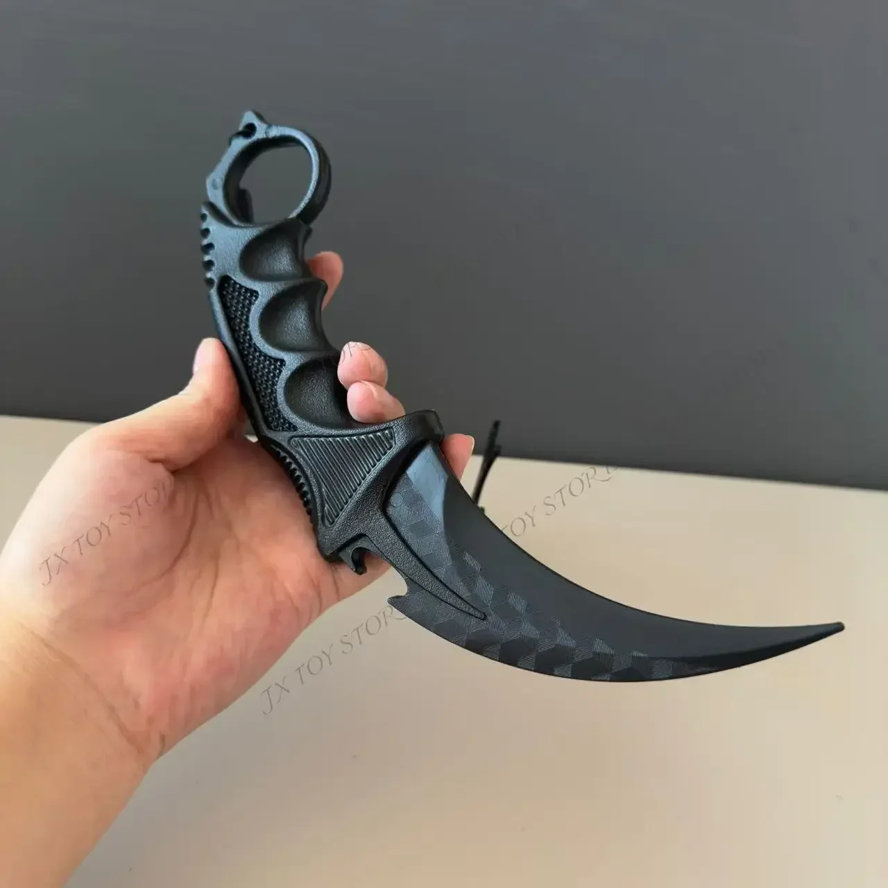 Zwart raster plastic klauwmes Hoge kwaliteit versie Podium 23 cm Prestaties Karambit Prop Outdoor Trainingsmes Veiligheid Speelgoed Cadeau