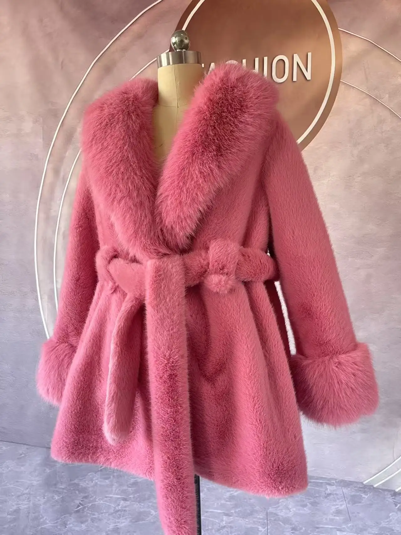 Luxury High Quality New Large Fur Collar Fur Coat Belt Slim Jacket Women Winter Warm Eco-Friendly Mink Fox Fur Coat Premium Tops