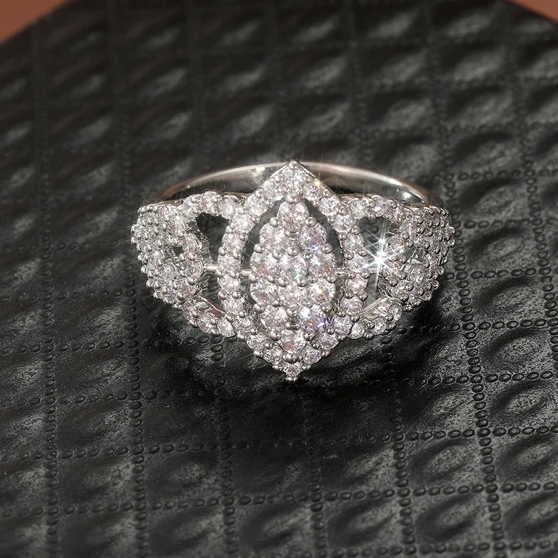 Luxuriöses Design mit glänzendem, künstlichem Zirkon, eleganter Versprechensring für Frauen, Hochzeit, Verlobung, Party, silberfarbene Ringe