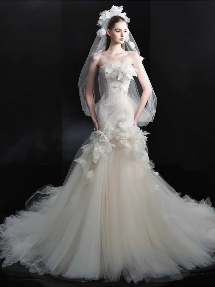 A new light luxury dress with main fabric featuring floral fishtail skirt for going out