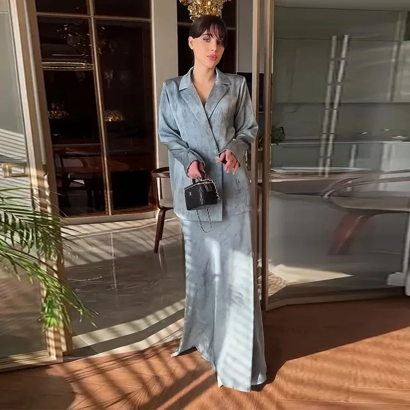 

Новый женский комплект 2025 года: однотонный блейзер с лацканами и длинными рукавами на пуговицах и юбка