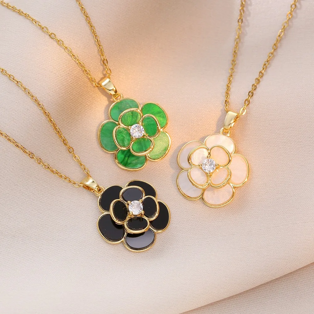 Temperament Fasion Stainless Steel Shiny Central Zircon Rotatable Camellia Pendant Necklace for Women Mother’s Day Jewelry Gifts