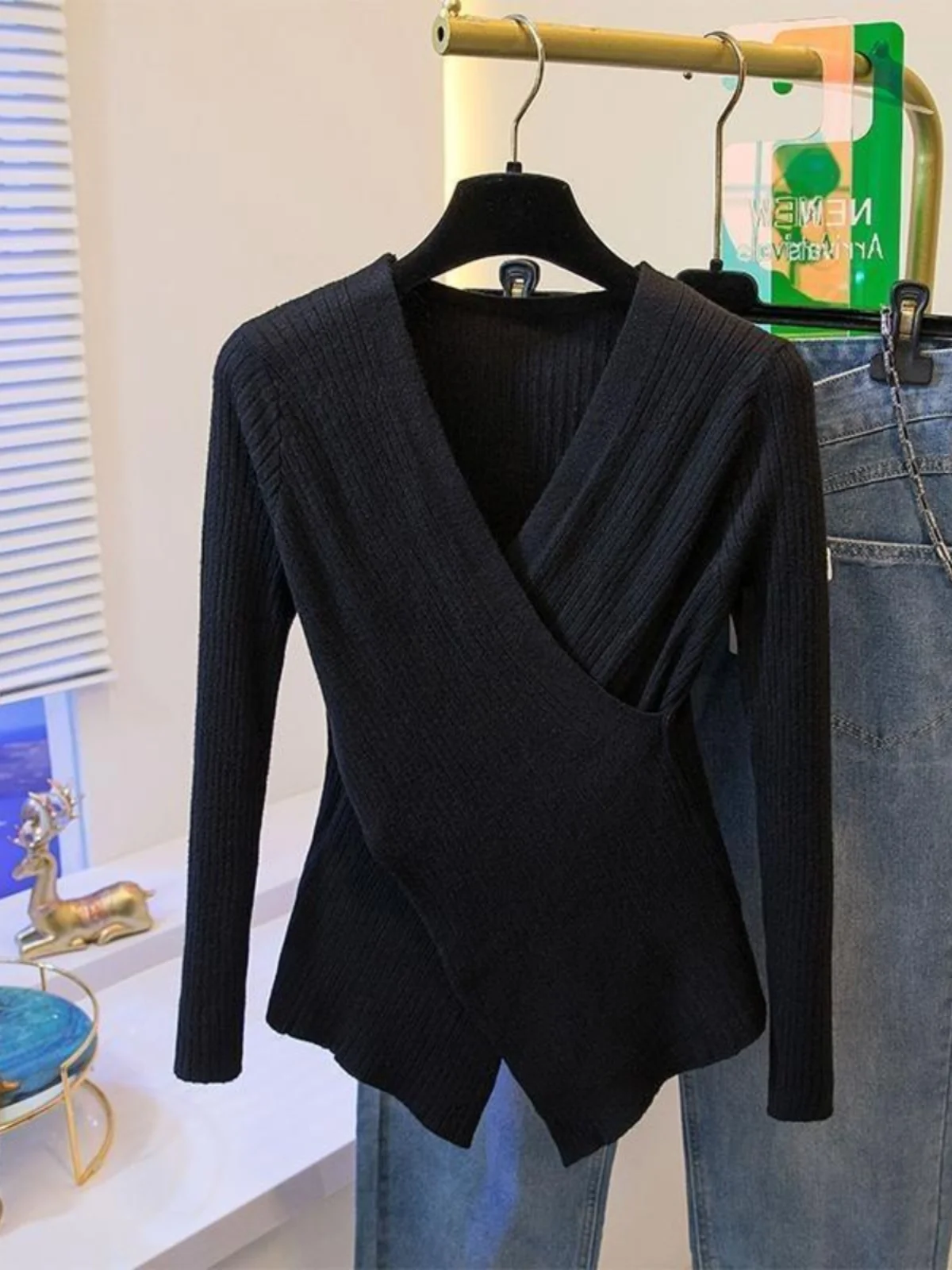 

Cross V-neck Knitted Base Shirt Women's Spring Autumn Fashion Inner Wear Design Sensation Black Top Trendy Korean Style