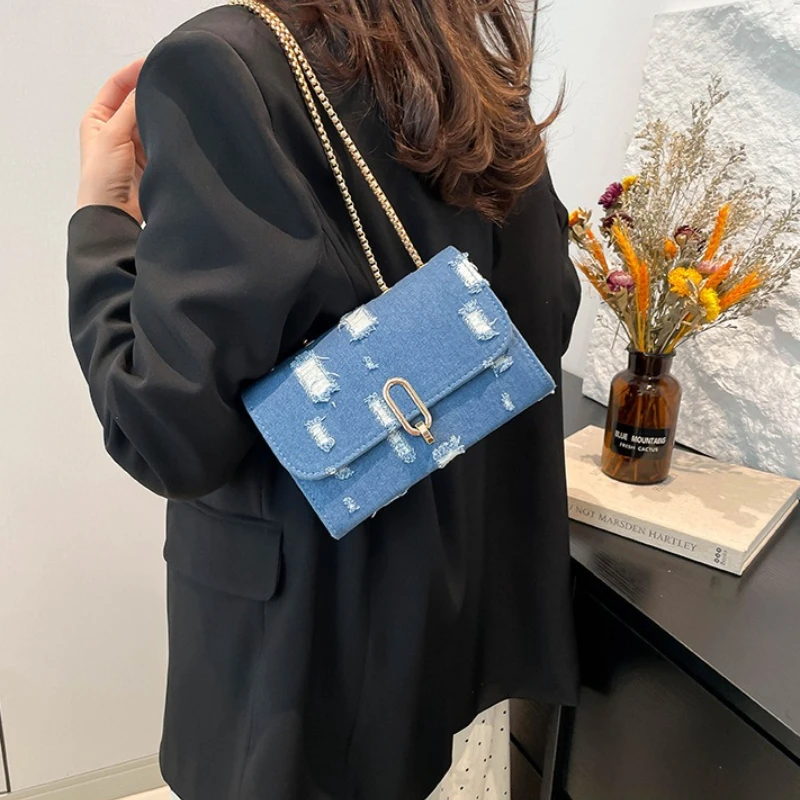 Vintage Denim Shoulder Bag for Women, Distressed Frayed Patch Handbag, Gold Metal Chain Strap, Casual Crossbody Purse for Daily