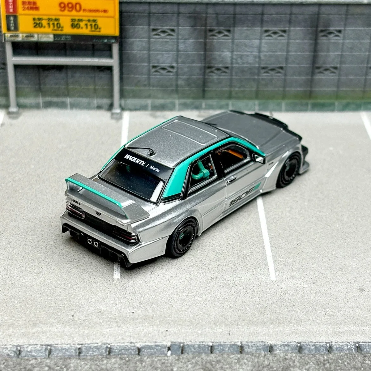 RM 1:64 Mercedes-Benz W201 190E Модель из модифицированного сплава - в наличии