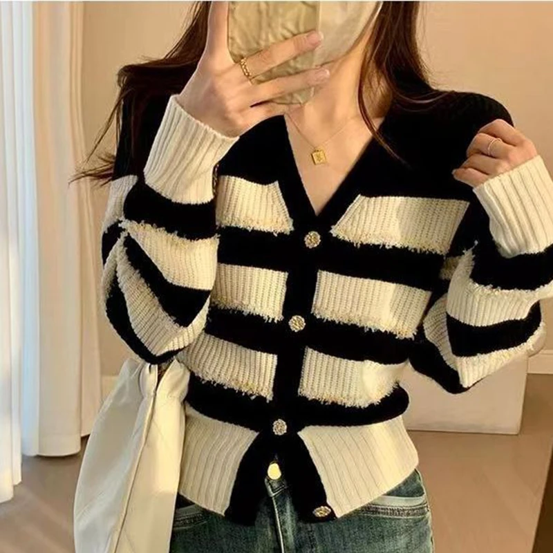 Small Fragrant Stripe Knitted Cardigan Coat 2023 Autumn Winter New V-Neck Single Breasted Coat Women's Fashion Gentle Style Coat