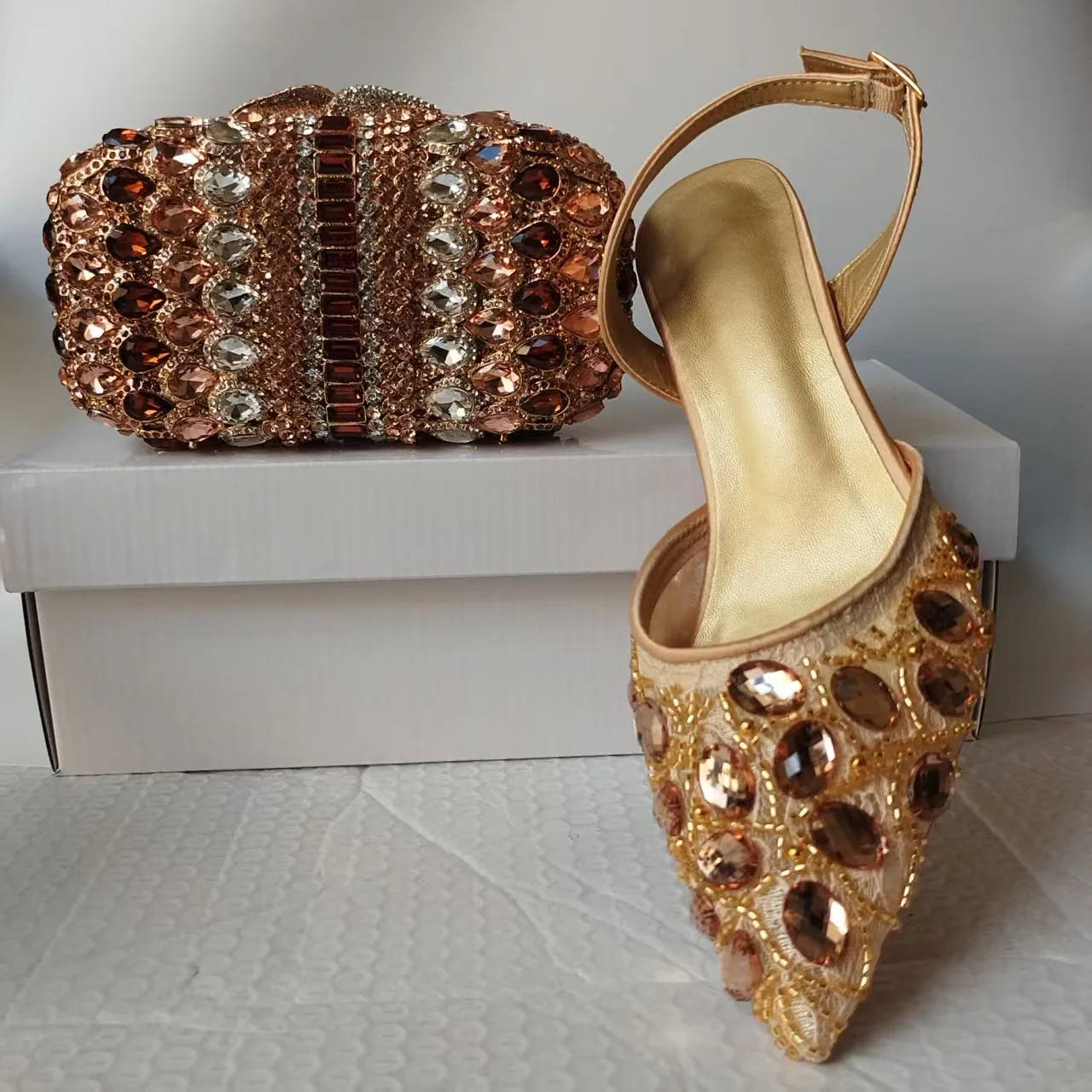 

Женские туфли на высоком каблуке со стразами золотого цвета и клатчи, босоножки на высоком каблуке с бриллиантами на шпильке для свадьбы