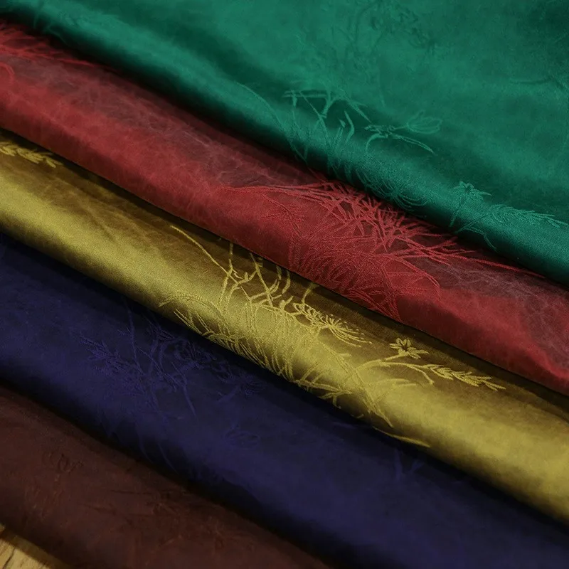 The fabric of New Year's greeting dress bride's wedding is made bright red pure silk  jacquard and fragrant gauze