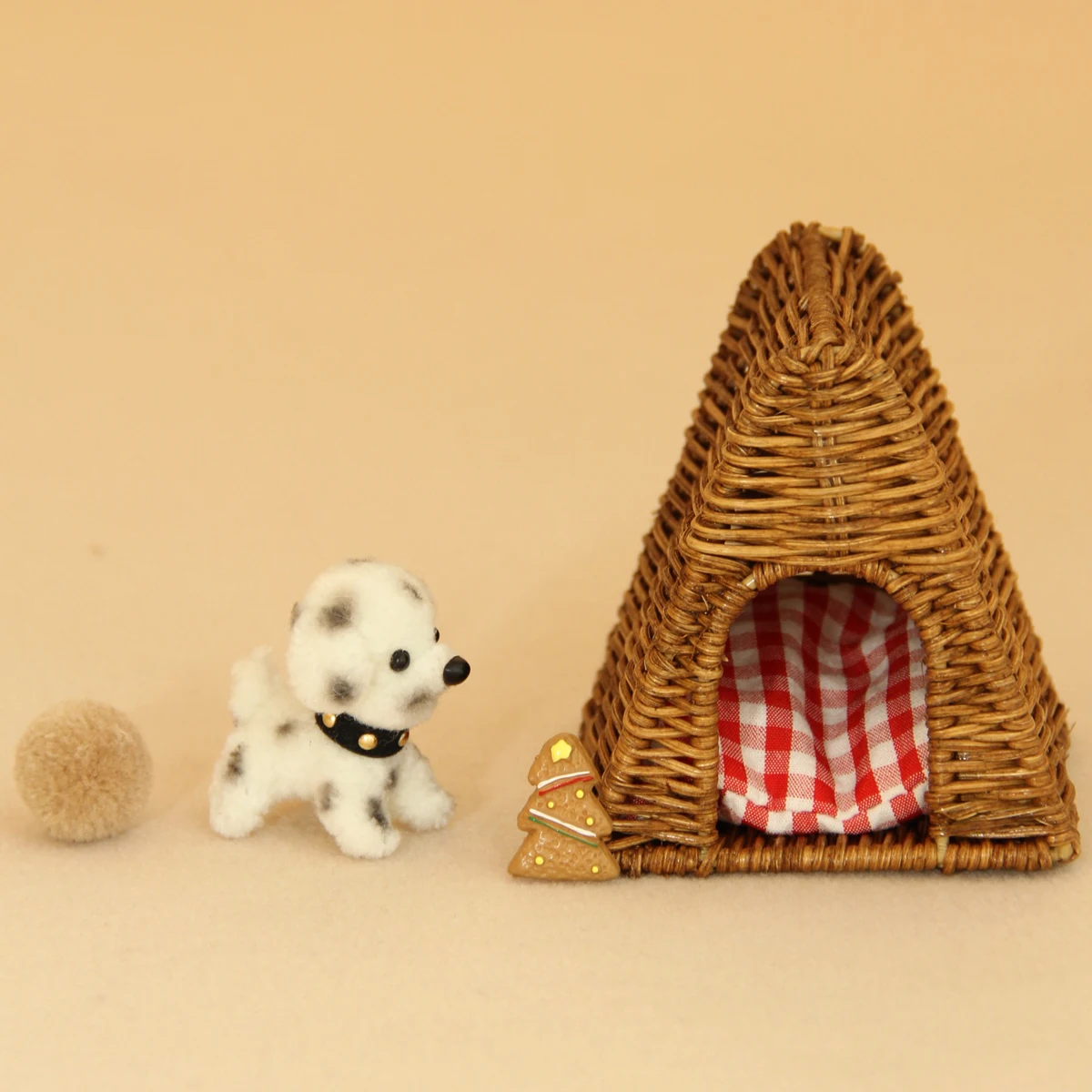 Mobiliário em miniatura 1:12, casinha de cachorro feita à mão em rattan/cachorrinho de palha torcida, itens de decoração para mini casas disponíveis para compra individual ou em conjunto.