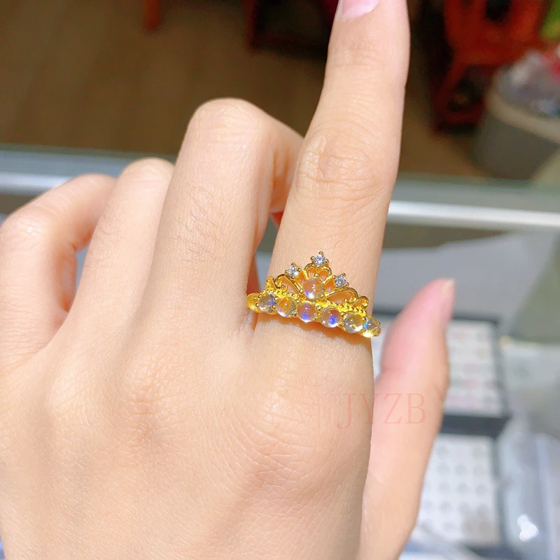 

Japanese light luxury princess lace retro palace style natural moonlight stone ring silver gilt ring to send girlfriend gift