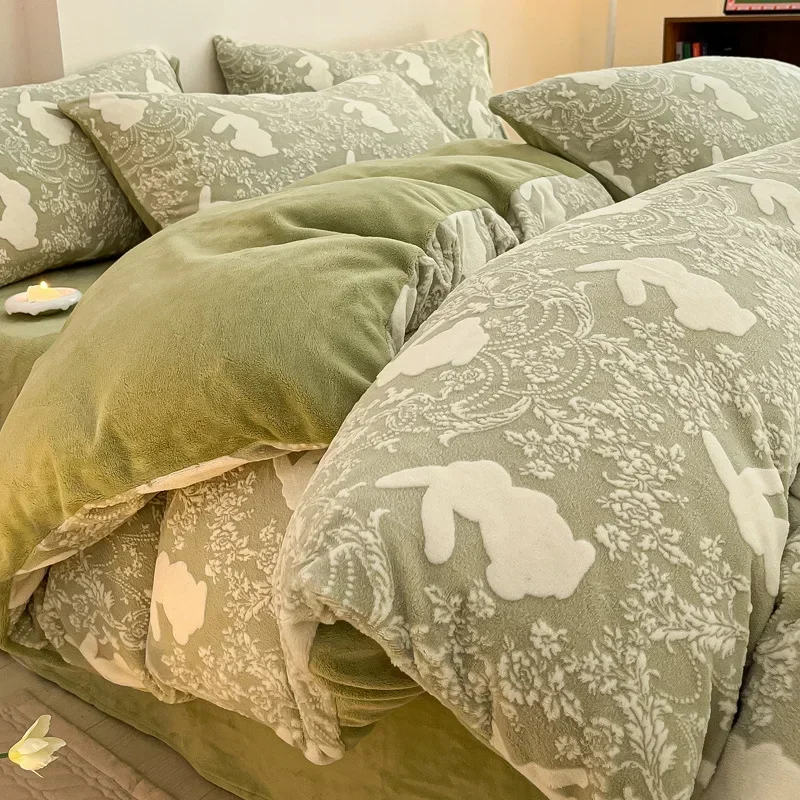 Milk Coral Fleece Bedding Set of Four Pieces with Double Face Flannel Quilt Cover Bedding and Suede Sheet Fitted Sheet