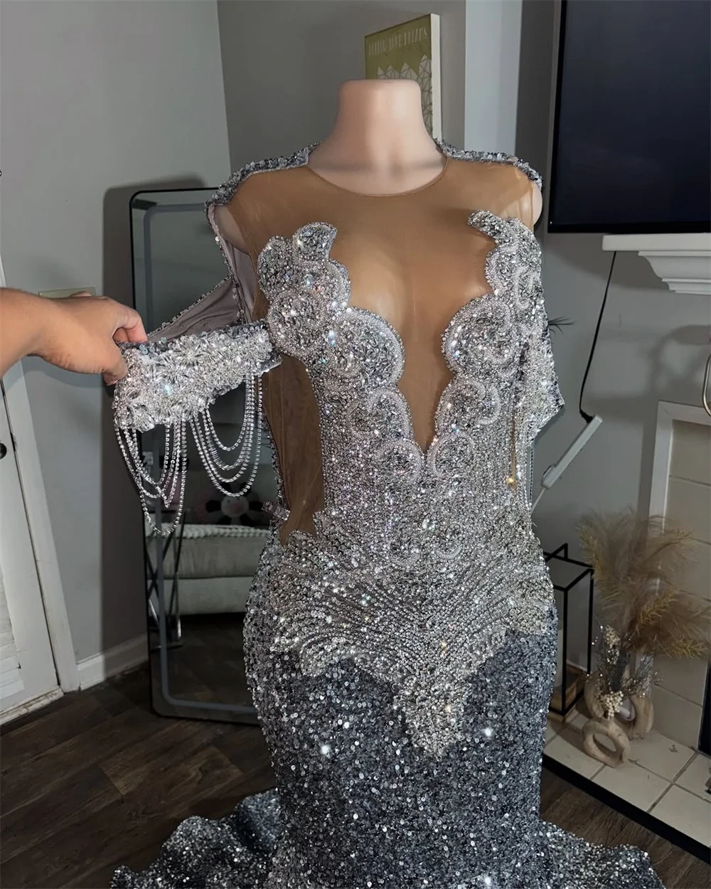 2025 Abiti da ballo scintillanti per ragazze nere Cristalli di lusso con perline Paillettes Sirena lunga con spalline personalizzate