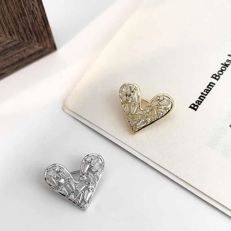 Exquisite Small Size Rhinestone Heart Brooches Pins For Women Lady Elegant Crystal Design Suit Clothing Accessories Gifts