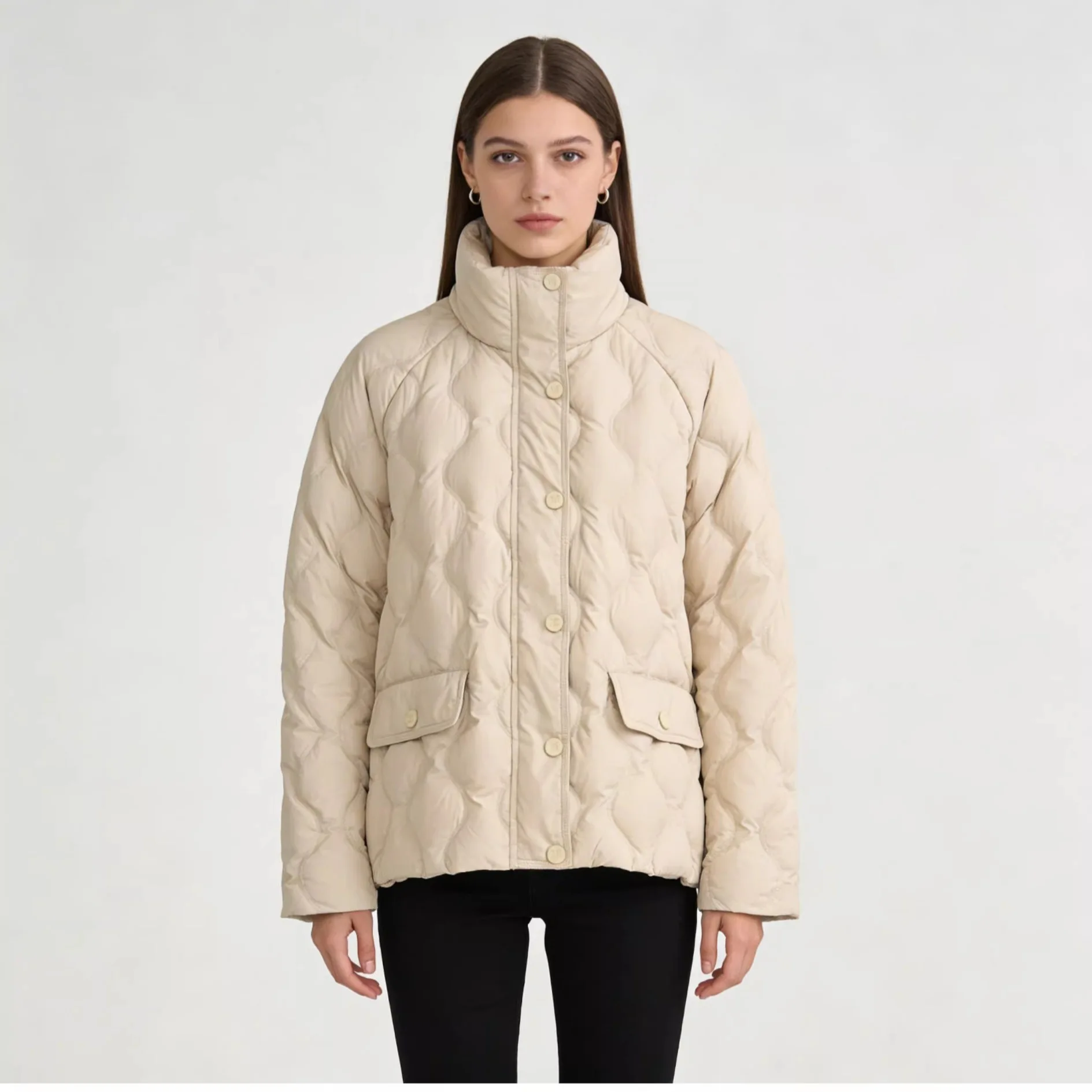 

Женская пуховая куртка на осень/зиму 2026: городская, с высоким воротником, свободного кроя