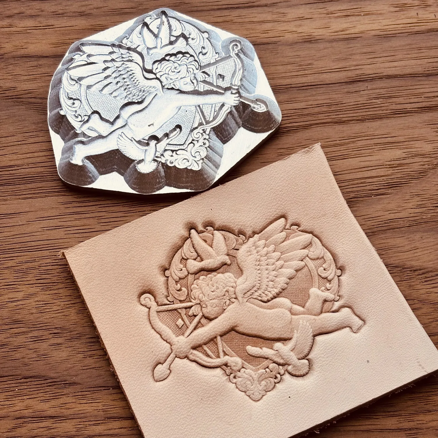 

3D-штамп для тиснения кожи с дизайном Купидона и Ангела, форма для холодного прессования, инструмент для штамповки кожи, горячие термопечатные штампы, формы для самостоятельного изготовления