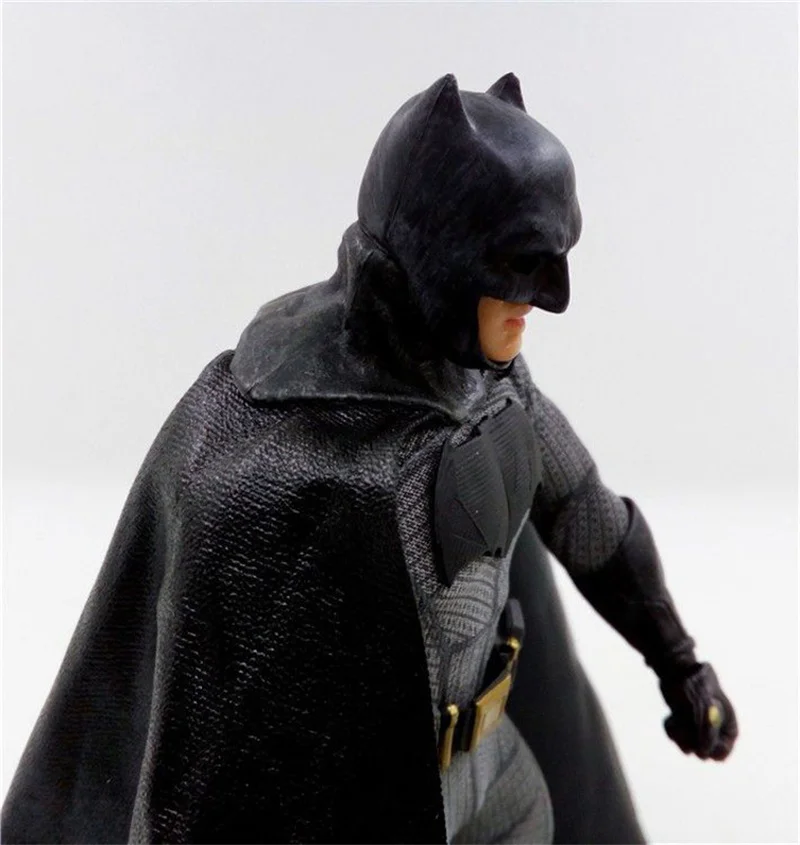 Mezco One 12-Rüstung Batman Actionfigur Batman Figur Bruce Wayne Joker Figur Sammlerstück Modell Spielzeug Geschenk Anime Auf Lager – Detail 4