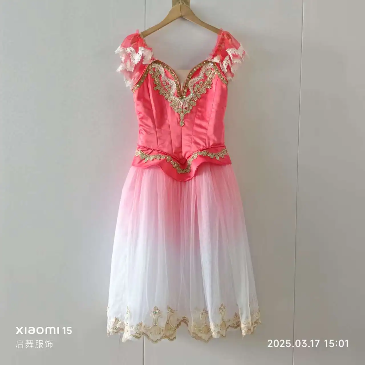 大人と子供のためのチュチュ プロフェッショナル デ ハダ リラ、パチタのパルダ デ チュチュ デ レンディメント、ラ ベラ ドゥルミエンテ