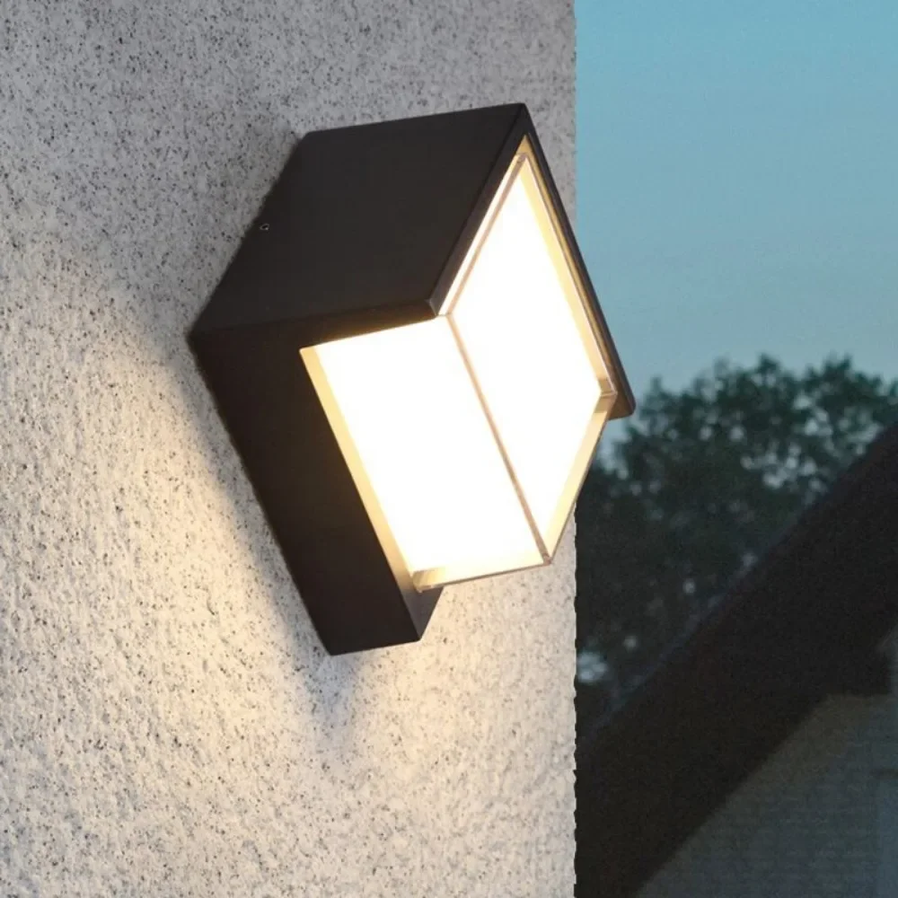 Applique Murale LED Imperméable Conforme à la Norme IP65, Éclairage d'Extérieur, Idéal pour un Jardin, une Clôture, un Couloir ou une Route