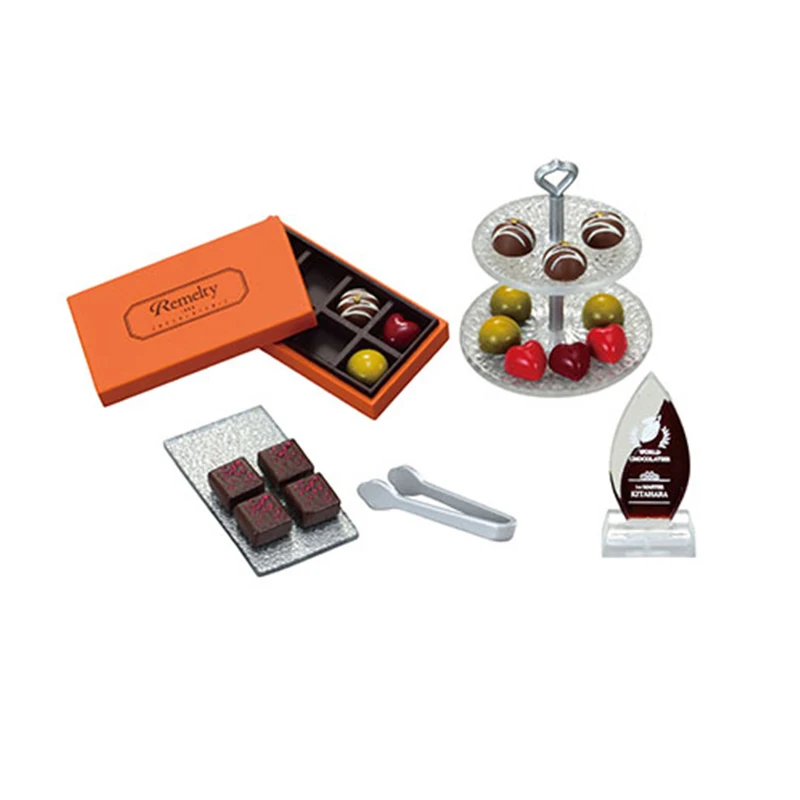 Originele animatiespel Randapparatuur Miniatuurscène Speelgoed Prtit Chocolaterie Gacha Anime Action Model Figures Collection