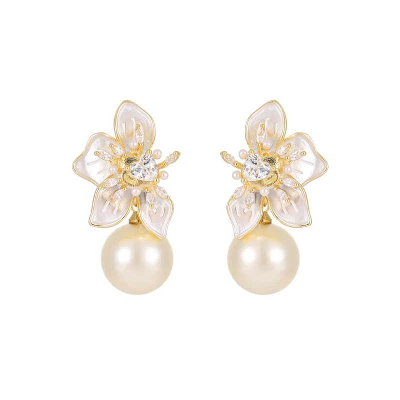 Korean Version Butterfly Pearl Three-dimensional Flower Exquisite Temperament Light Luxury High-end Earrings for Girls