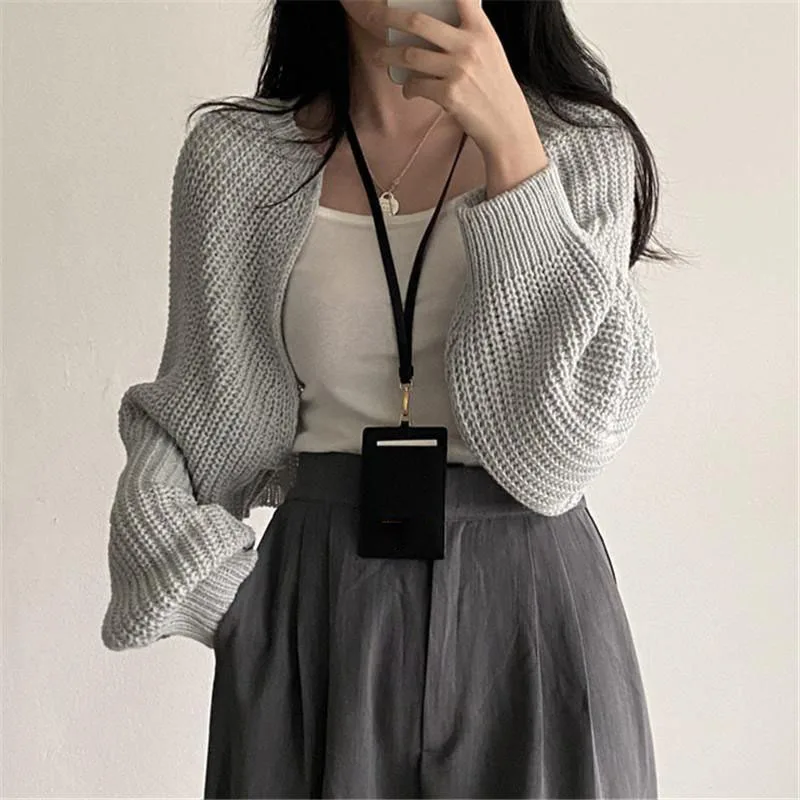 2026 Herbst Winter Gestrickter Kurzer Cardigan für Damen Einfarbig Vielseitig Laternenärmel Strickjacken Pullover Streetwear Schlichte Strickware