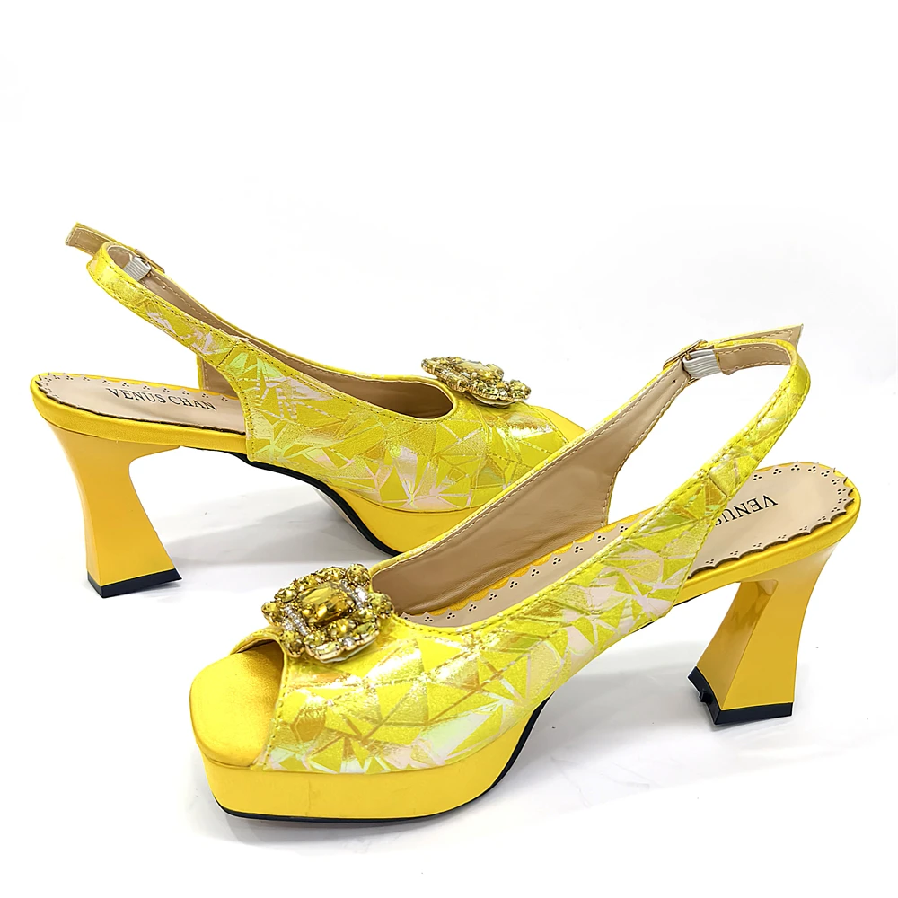 2025 Women's Elegant Yellow High Heel Shoe and Matching Bag Set with Rhinestone Accents – Stylish Square Toe Design for Parties