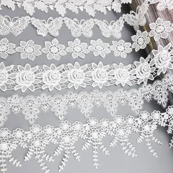 (1 yards/lot) bianco Fiore Del Merletto Fatto A Mano Dei Monili di Materiale Della Rappezzatura Del Merletto Del Nastro FAI DA TE Wewing Accessori di Abbigliamento Modello di Farfalla